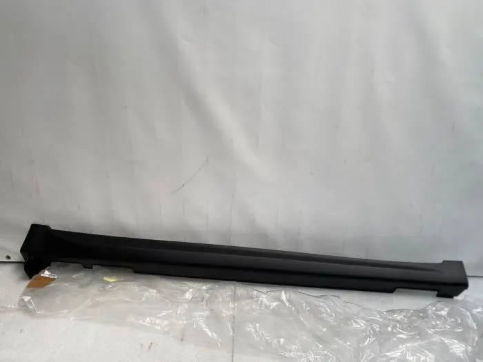 Zijskirt rechts Kia Niro