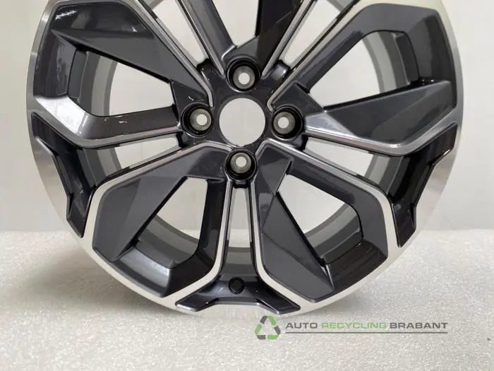 Wheel - 0d2ac8f4-3277-44eb-809f-773ba0ac5a0b.jpg