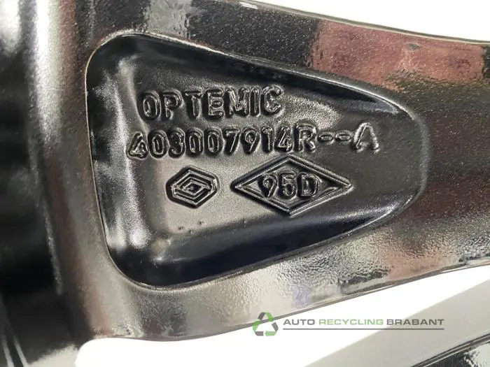 Wheel - 556f0242-e2ea-48ae-826b-f3092a671455.jpg