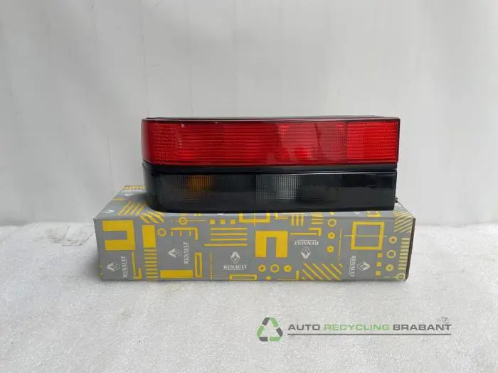 Feu arrière gauche Renault R25
