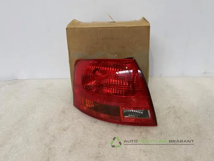 Feu arrière gauche Audi A4
