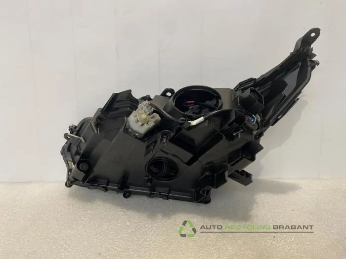 Koplamp rechts - 4d606061-eb6b-4c68-9eb7-b25e17cf683a.jpg