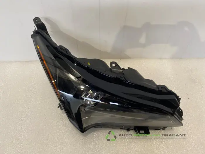 Koplamp rechts - 68d18dcf-6f58-4c04-afca-2c8154bf836a.jpg