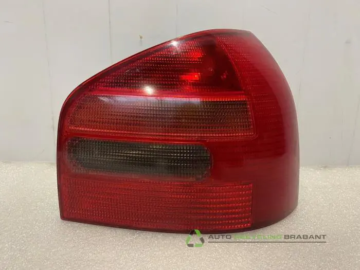 Feu arrière droit Audi A3