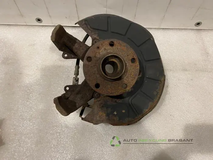 Fusee houder links-voor Volkswagen Golf