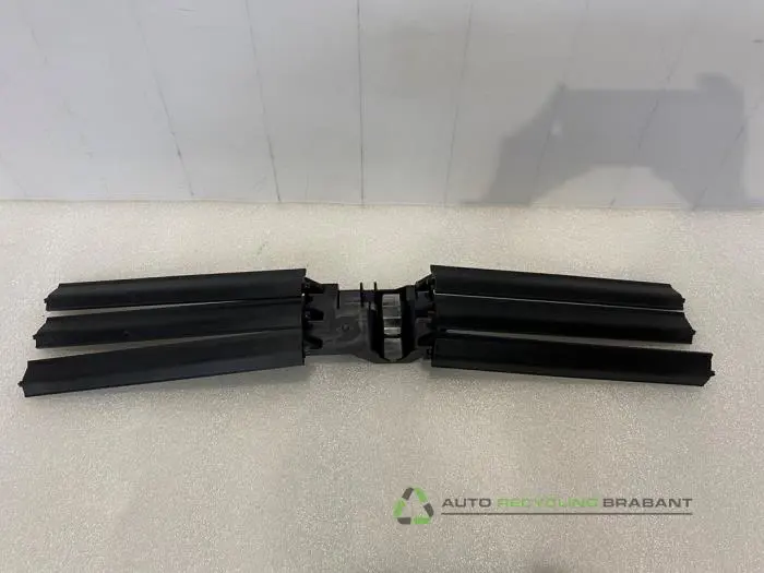 Grille - 29bc41ee-e3a6-42e8-95aa-c60cf0446ad1.jpg