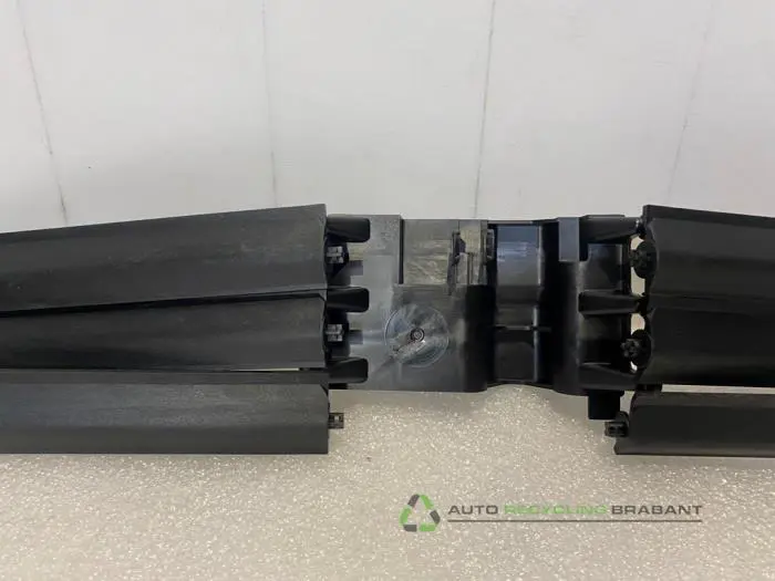 Grille - 30f40aed-67a2-4286-b908-97f156e80ff8.jpg