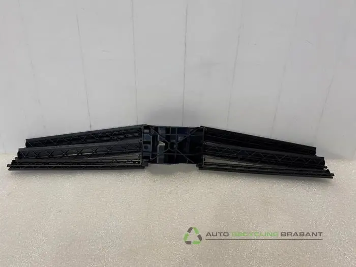 Grille - 562e60ae-8ddb-4ef6-b16a-d2ecc67141cb.jpg