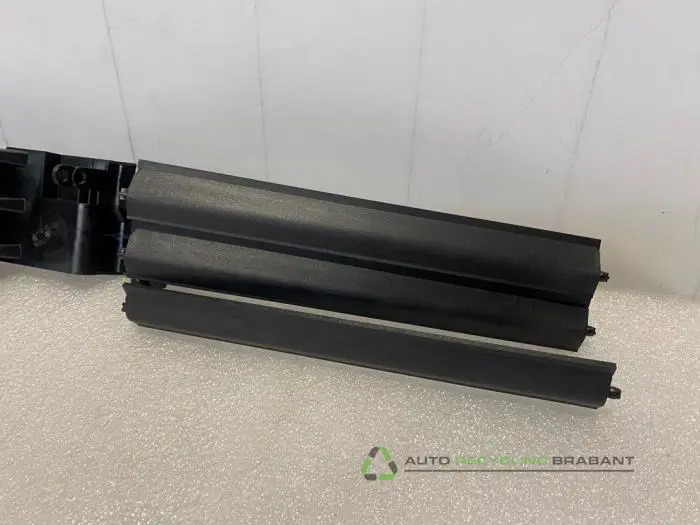 Grille - 7a4e3f87-6207-4e97-81d4-270249c1f953.jpg