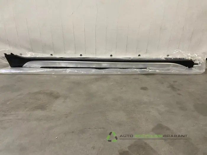 Zijskirt rechts Opel Karl