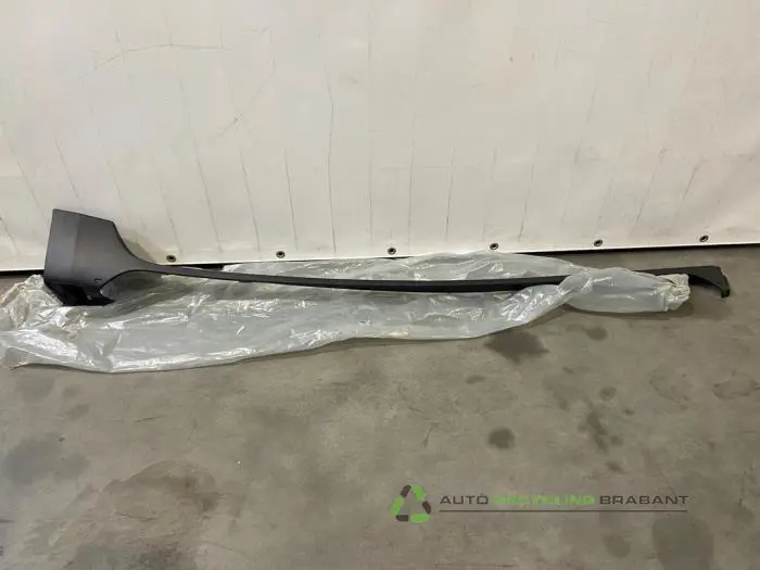 Zijskirt rechts Dacia Duster