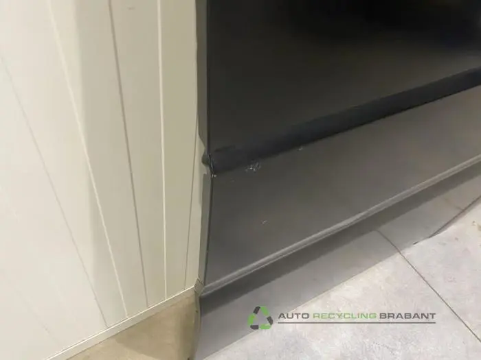 Zijkant Carrosserie links - 3b7c2235-bf05-4352-af59-011dd930e6bd.jpg