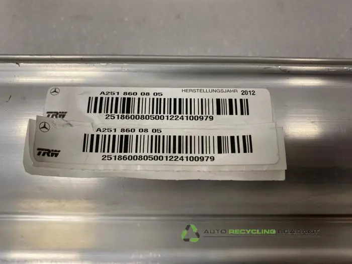 Right airbag (dashboard) - 302a2d33-5786-4d5c-a710-a66e35ddb532.jpg