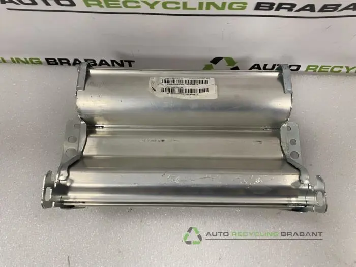 Right airbag (dashboard) - 8194d941-2e9f-47f3-af13-d72c02b8c082.jpg