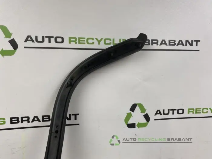 Türgummi 4-türig rechts hinten - 28bed22e-08ea-4686-8038-e01c87071e21.jpg