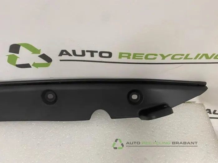 Motorkap Kabel - 339d16b8-9d4e-4ba8-b27b-1cb76ff5b0b0.jpg