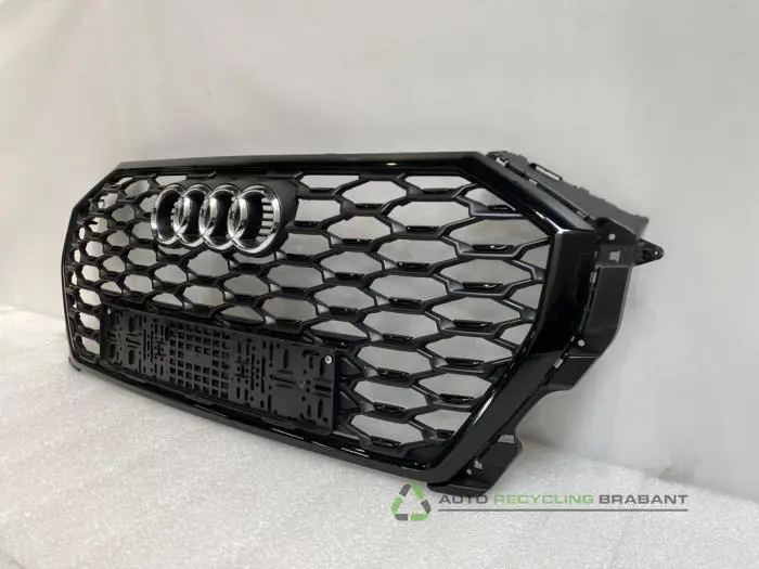 Grille - 0b870839-a6c4-4047-981e-a4ab80365f4c.jpg