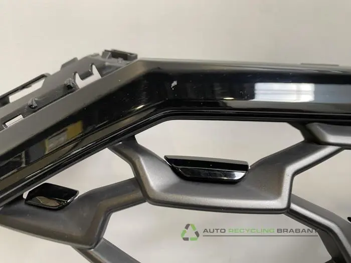 Grille - 1f9c93fe-f1ac-4205-a74d-dccc7ba22ffd.jpg