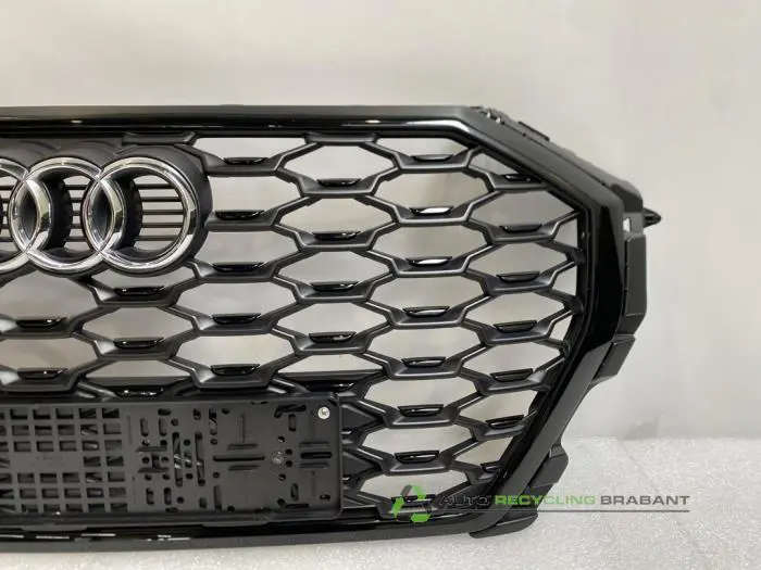 Grille - 2a298e18-2c03-4f40-a3a1-83dc461734bb.jpg