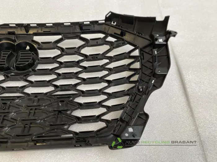 Grille - 436a5a5a-2e04-4417-8144-72880e09d166.jpg