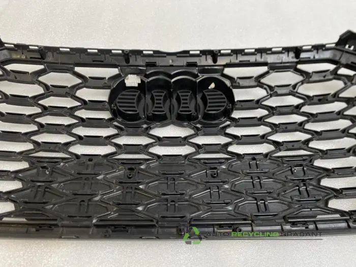 Grille - 578a126a-f9aa-4571-acb3-f4bde6851705.jpg