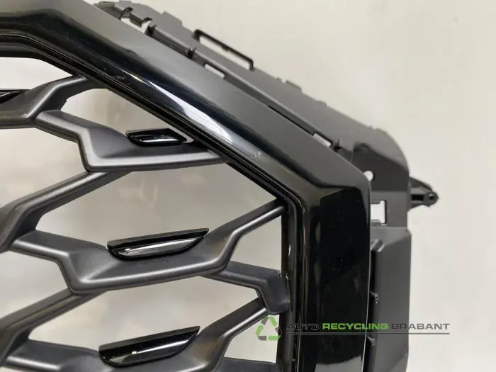 Grille - ab72fa0f-2f77-4eaa-a9be-76b0cbd8d002.jpg