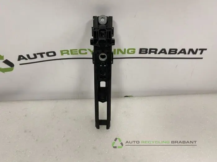 Sicherheitsgurt Führung - 683c029a-98fe-4578-bd29-26de39f723c4.jpg