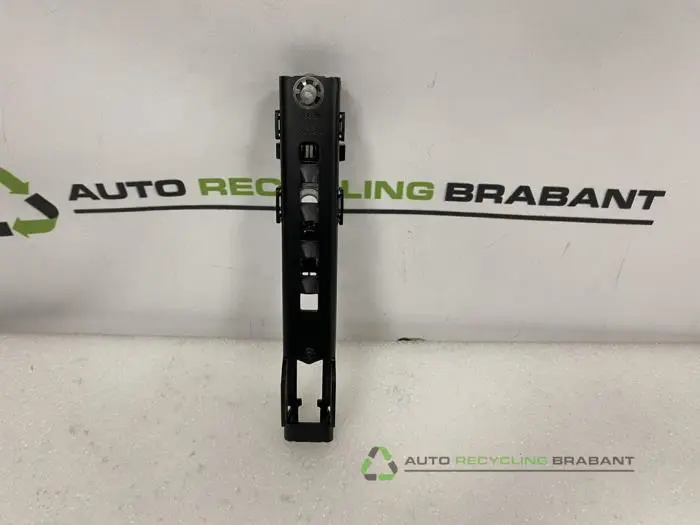 Sicherheitsgurt Führung - 8356b23d-d8dc-4a8a-b8d2-9a28f53906d0.jpg