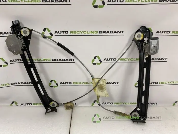 Fenstermechanik 4-türig rechts vorne - ae1c9b72-2328-42c4-9b5f-164e4f9e1ab3.jpg
