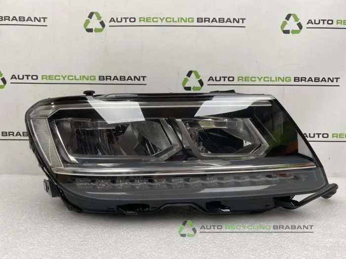 Koplamp rechts Volkswagen Tiguan