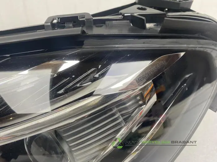 Scheinwerfer links - 5c8b6b8a-11f5-4fff-a94c-5ef325af69e6.jpg