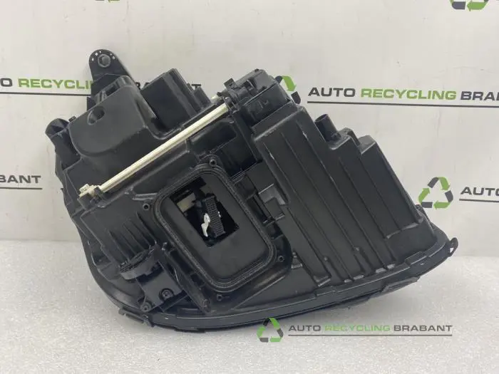 Scheinwerfer links - 613136c3-b6bf-4b1c-9715-8e8ff23b01c1.jpg