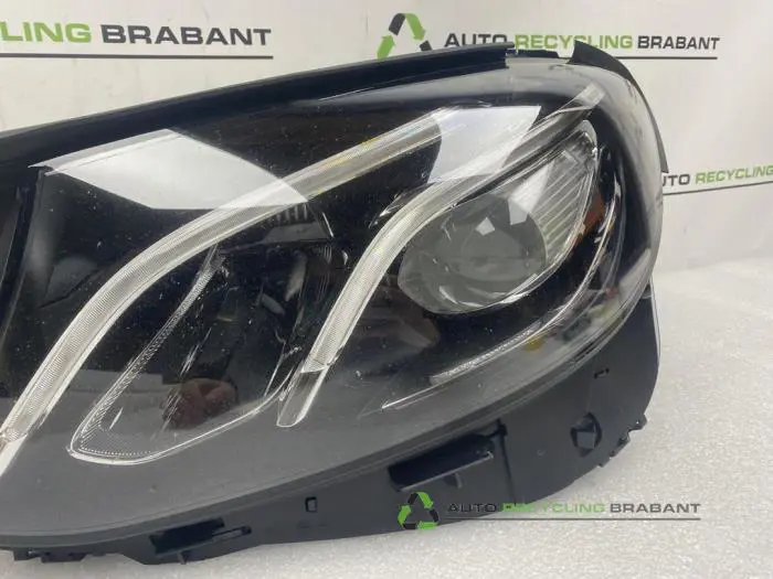 Scheinwerfer links - 9022defb-cb51-40c2-9e17-00c7ad7ca9b6.jpg