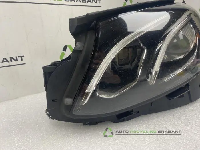 Scheinwerfer links - e07fb1b3-67ec-45ef-8f6c-0fcf10b71a01.jpg