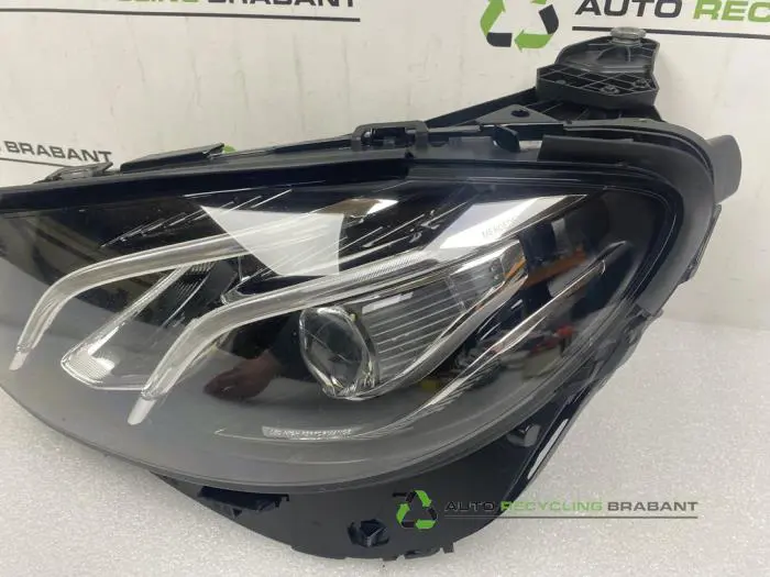 Scheinwerfer links - e73efcff-5f09-4c17-bb50-ec0b32e9bf41.jpg