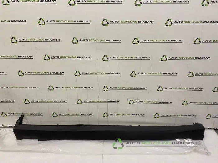 Zijskirt rechts Polestar 2