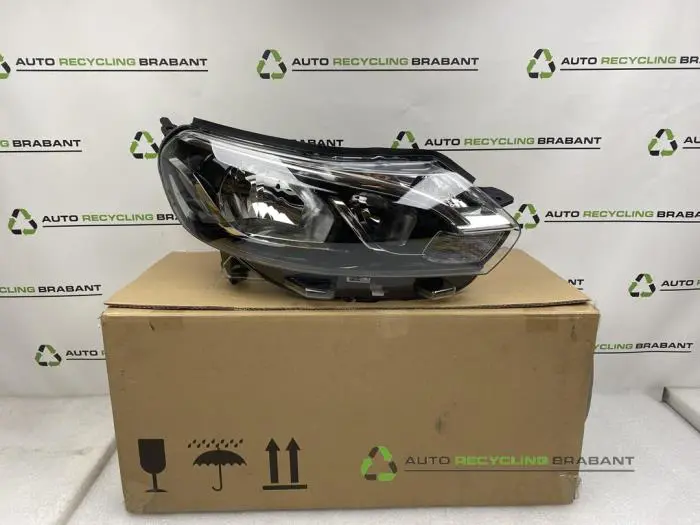 Koplamp links Toyota Pro-Ace