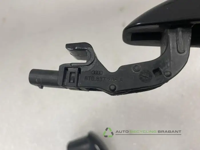 Poignée - 3c35aa32-86d1-47af-8c6b-c167d7633ba2.jpg