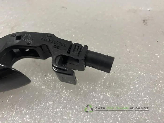 Poignée - 8d152d4c-fbb8-445f-bae1-fd540c9d6228.jpg