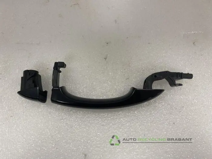 Poignée - b0755974-4ce7-4290-8cb6-a24d1b7225b6.jpg