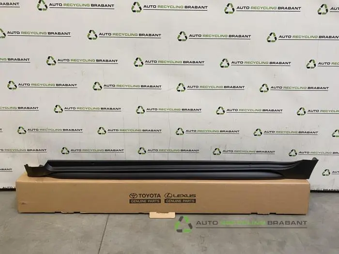 Zijskirt links Toyota Corolla