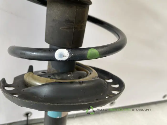 Stoßdämpfer Gummi links vorne - b560a758-efe1-426a-9fb4-f62c9b4b69fb.jpg