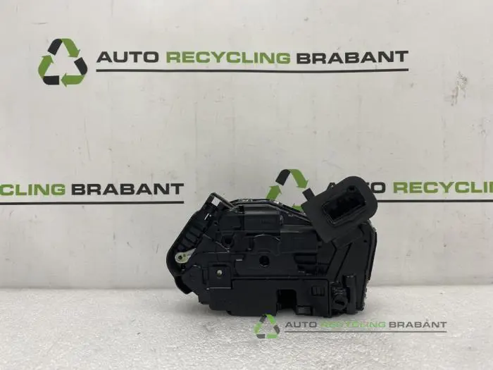 Deurslot Mechaniek 4Deurs rechts-achter Volkswagen Tiguan