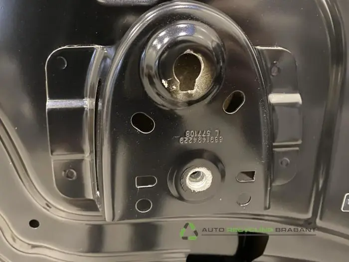 Motorkap - 935f6a94-7d82-4a4f-b156-1765924ecc59.jpg