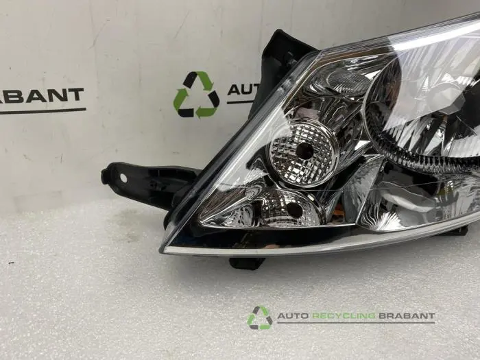 Koplamp links - 3fc1e1d4-24ee-4da8-8a8c-129f6ad698fe.jpg