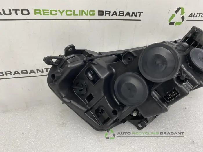 Koplamp links - 43e10ebf-d37f-4f96-802b-610a53287587.jpg