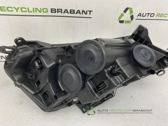 Koplamp links - 487180ae-3bfa-4447-87ed-e0d95a1fae9c.jpg