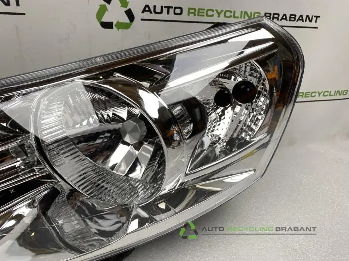 Koplamp links - 6b348061-9175-492a-afe6-416451216eb0.jpg