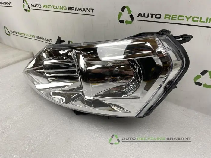 Koplamp links - 7a6e0c5f-ffe2-440b-a154-7ce6f75310cd.jpg