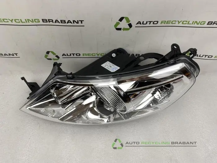 Koplamp links - a30002bf-9aad-4a2f-91ed-3ae38051450f.jpg